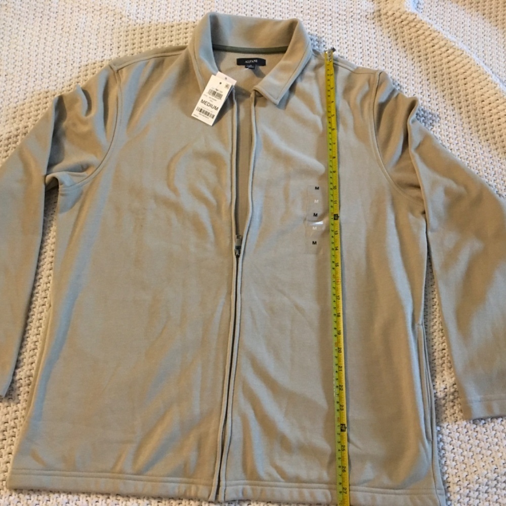 Alfani light weight zippered jacket. size medium. New with tags